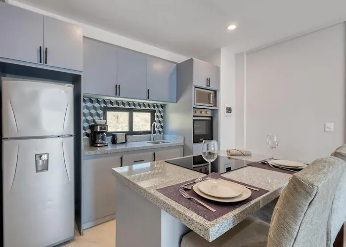 Loft Close To The Ocean With Rooftop Infinity Pool, Balcony & Gym - Dog-friendly Сasa de vacaciones *
